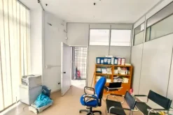 #25685 Negozio piano terra in zona residenziale