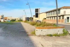#23464 Negozio piano terra (sub 585) e posti auto