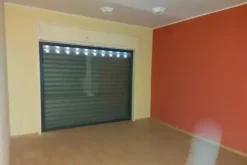 #14699 Negozio seminterrato con zona parcheggio