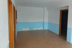 #14699 Negozio seminterrato con zona parcheggio