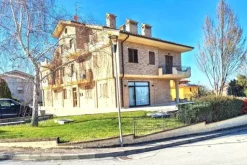#2515100 Negozio (sub 12) in complesso polifunzionale