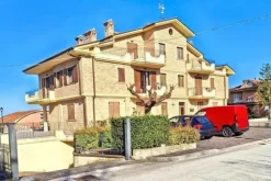 #2515103 Negozio (sub 17) in complesso polifunzionale