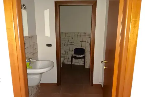 #2638328 Negozio (sub 59) in edificio polifunzionale