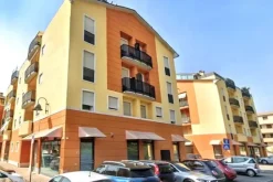 #2536115 Negozio (sub 206) in edificio polifunzionale