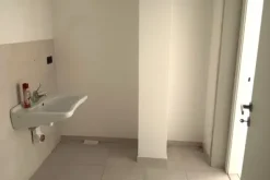 #2638329 Negozio (sub 60) in edificio polifunzionale