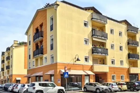 #2536118 Negozio (sub 249) in edificio polifunzionale