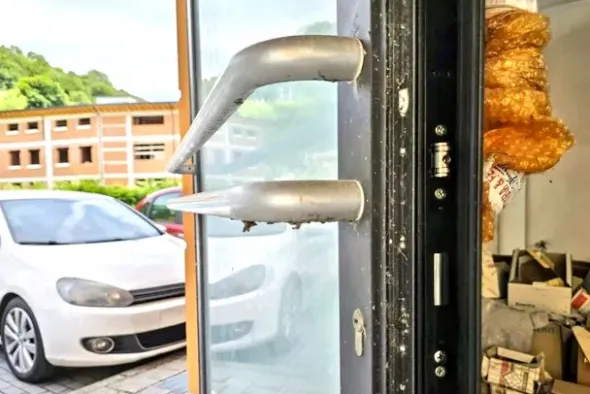 #2536118 Negozio (sub 249) in edificio polifunzionale