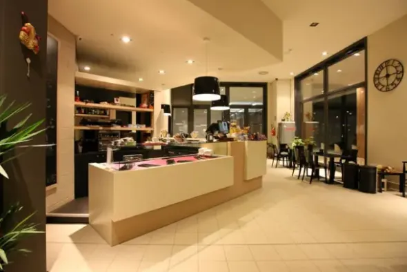 #24044 Negozio uso Bar a reddito in complesso commerciale
