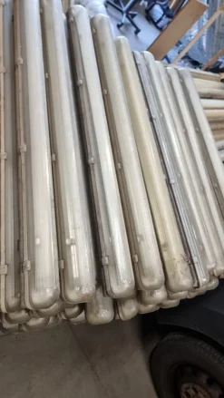 n° 300 lampade neon 120 cm 36 W di potenza