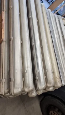 n° 300 lampade neon 120 cm 36 W di potenza