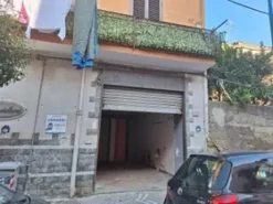 Nola 1.300 mq negozio con garage di 1300 mq