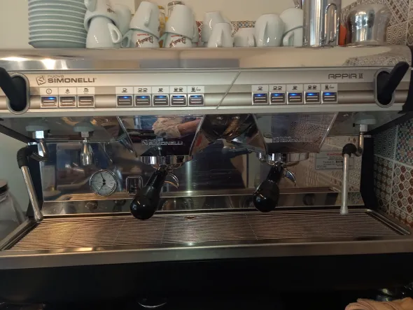 Nuova Simonelli Appia 2 + Macinacaffè e Addolcitore