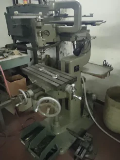 Officina meccanica artigianale completa in vendita.