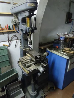 Officina meccanica artigianale completa in vendita.
