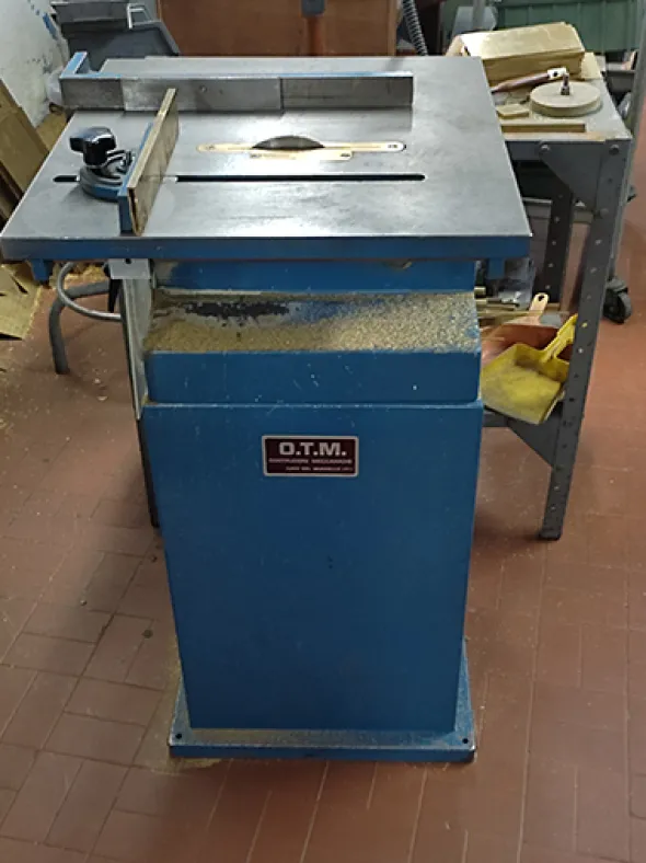 Officina meccanica artigianale completa in vendita.