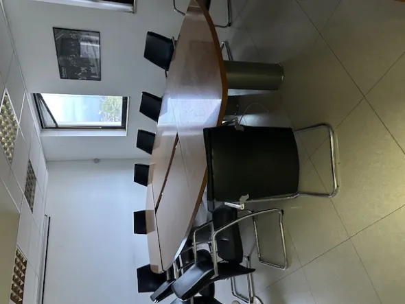 OFFRO TAVOLO DA RIUNIONI E POLTRONCINE