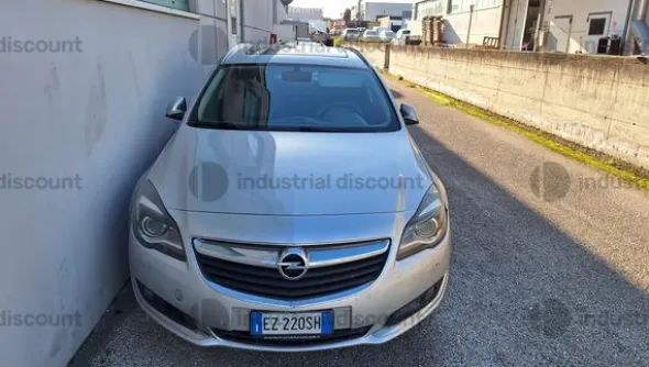 3#9909 Opel Insigna