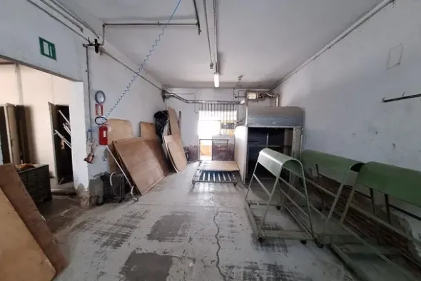 #24060 Opificio artigianale con mobili e appartamenti