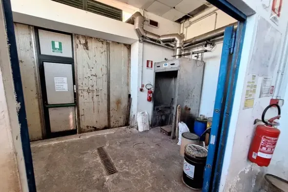 #24060 Opificio artigianale con mobili e appartamenti