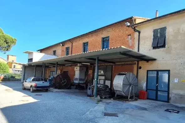 #24060 Opificio artigianale con mobili e appartamenti