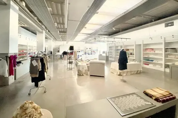 #24599 Opificio con showroom uffici e corte privata
