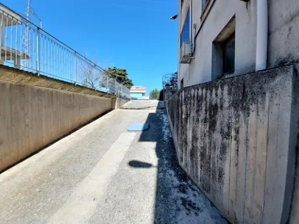 #16022 Opificio con uffici e autorimessa