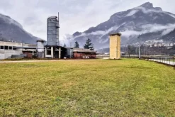 #22750 Opificio con uffici e terreni di pertinenza