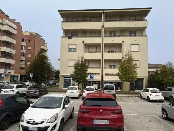 #25145 Opportunità Unica per Professionisti e Imprenditori – Ufficio/Negozio in Vendita a Bellaria