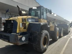 7#8084 Pala gommata articolata Komatsu WA 320-5