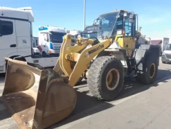 7#8084 Pala gommata articolata Komatsu WA 320-5