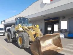 7#8084 Pala gommata articolata Komatsu WA 320-5