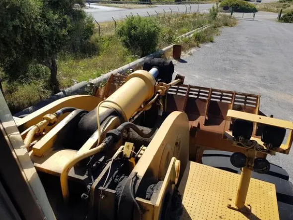 24#4479 Pala gommata CAT