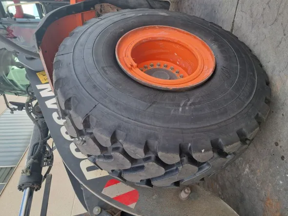 Pala gommata Doosan DL420-5