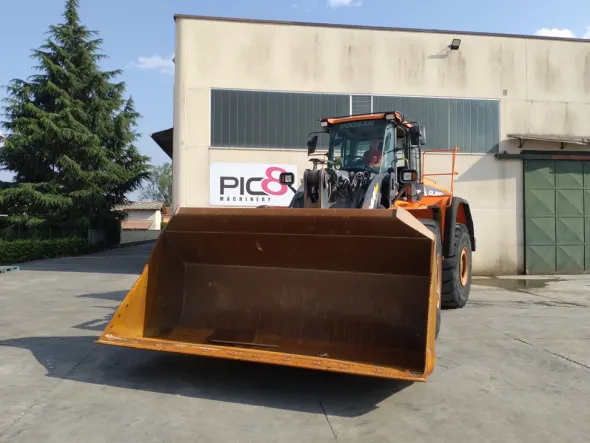 Pala gommata Doosan DL550-5