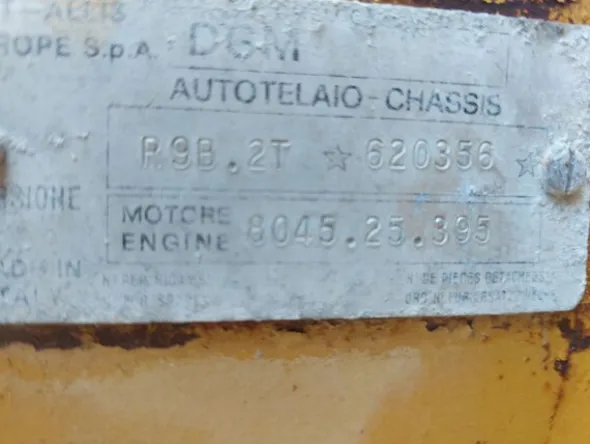 17#7037 Pala gommata Fiat Hallis