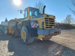 15#6932 Pala gommata Komatsu