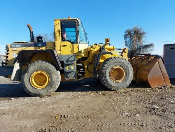 15#6932 Pala gommata Komatsu