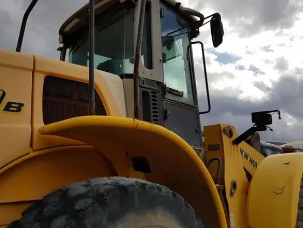 13#4479 Pala gommata New Holland