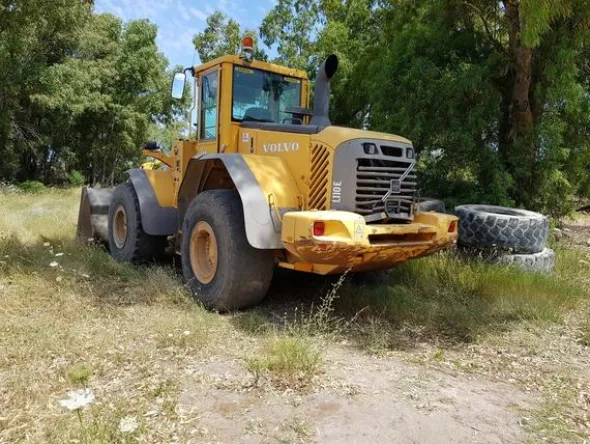 41#4479 Pala gommata Volvo