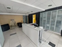 #2639425 Palazzina direzionale su tre livelli con ampia corte