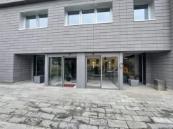 #2639425 Palazzina direzionale su tre livelli con ampia corte
