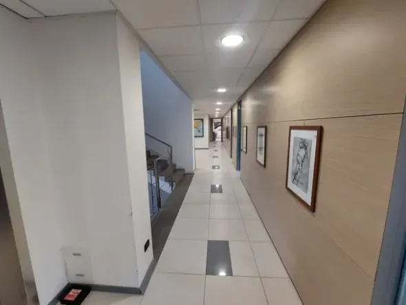 #2639425 Palazzina direzionale su tre livelli con ampia corte