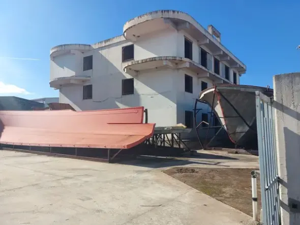 #2537908 Palazzina uffici grezza con pertinenze
