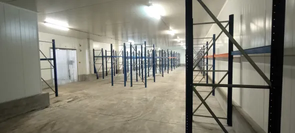 Pallet rental place storage cold room