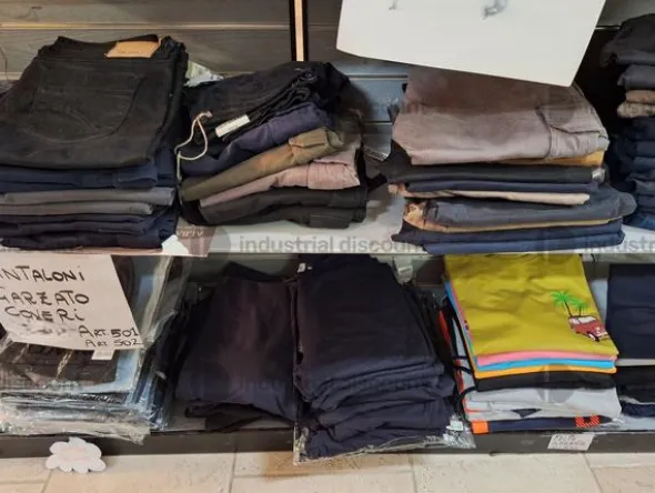 3#8933 Pantaloni e Jeans