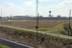 #14440 Parco commerciale con locali grezzi e terreni