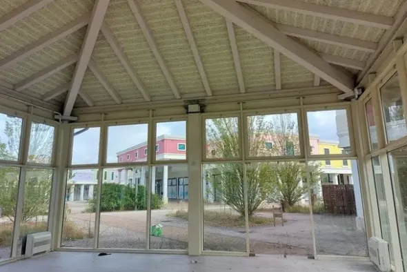 #14440 Parco commerciale con locali grezzi e terreni