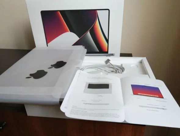 1#8406 PC Apple MacBook Pro