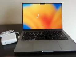 1#8406 PC Apple MacBook Pro
