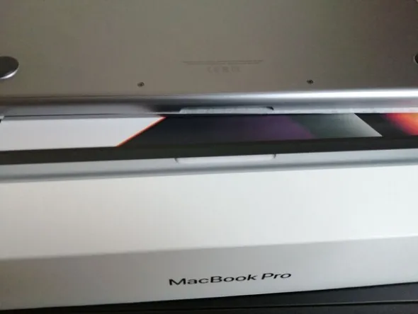 1#8406 PC Apple MacBook Pro
